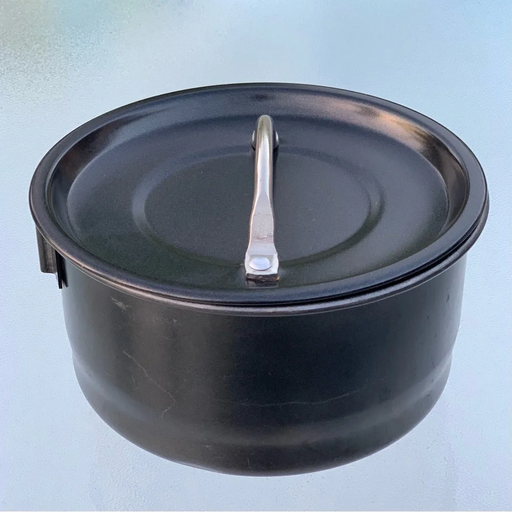 Round 2.5 Quart/10-Cup Camping Pot with Lid